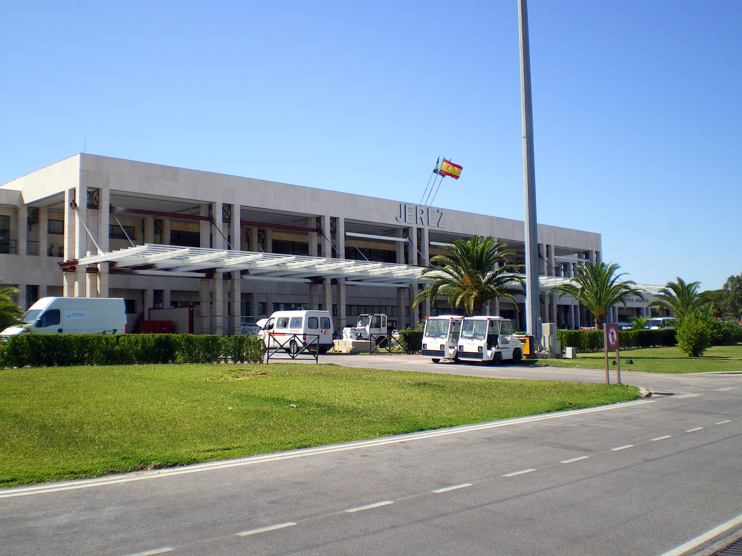 Fachada del Aeropuerto de Jerez (XRY) para traslados
